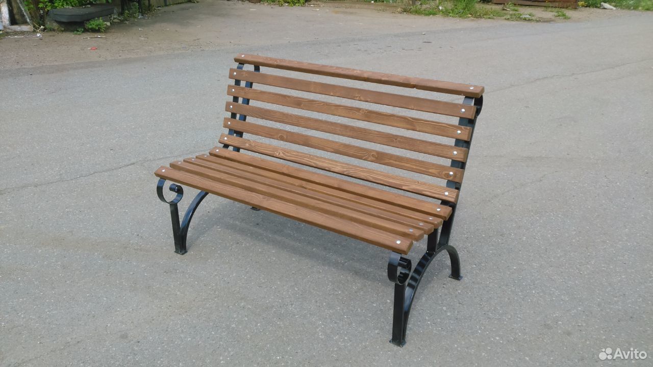 Скамейка возле подъезда. Лавка садовая прованс. Скамейку разбор. Скамейка из старых досок. Скамейка в английском стиле.