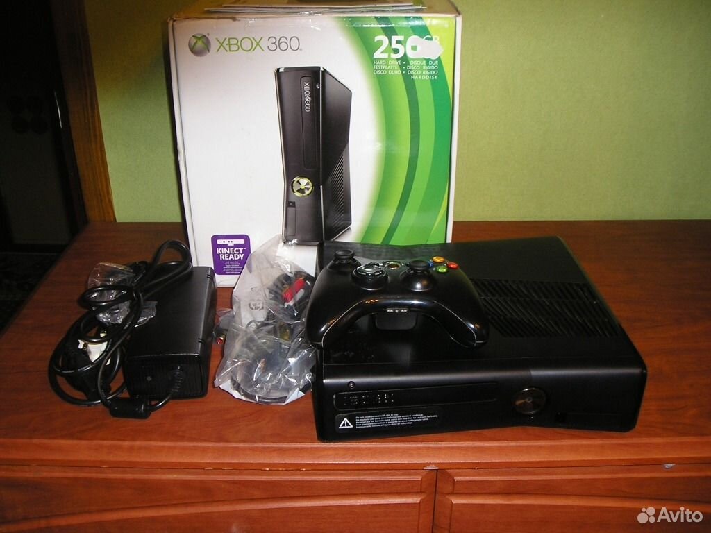 Авито 42. Икс бокс 360 s. Xbox 360 Slim коробка. Xbox 360 Slim с металлическими. Xbox 360 s 250gb матовая.