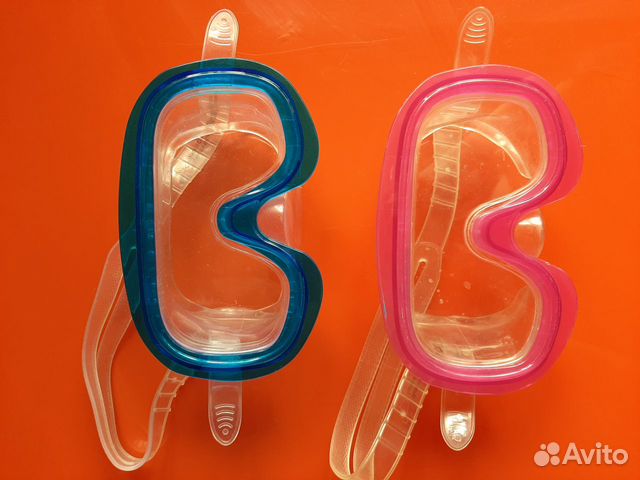 Маски для ныряния и набор аквалангиста