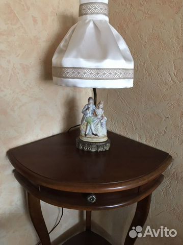 Антикварная настольная лампа Leviton