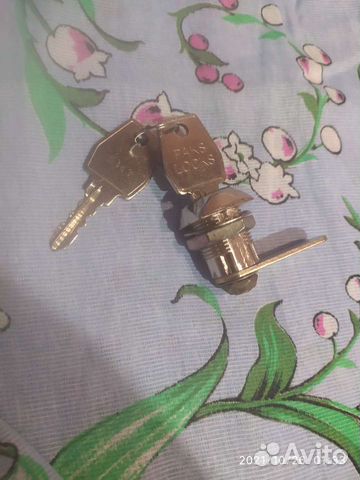 Замок дверной новый
