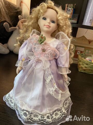 Кукла фарфоровая