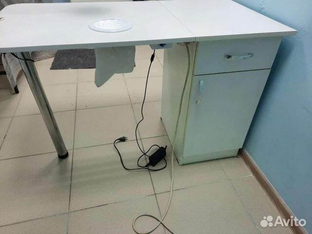 Стол маникюрный с вытяжкой бу