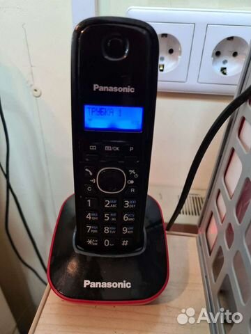 Телефон Panasonic kx-tg1611ru красный