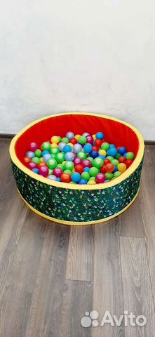 Сухой бассейн с шариками