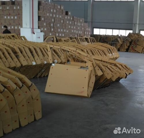 Дверь передняя левая и правая задняя Дверь передняя левая и правая задняя