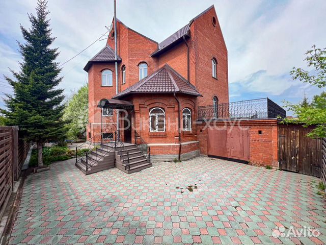 

5-к. коттедж, 300 м²