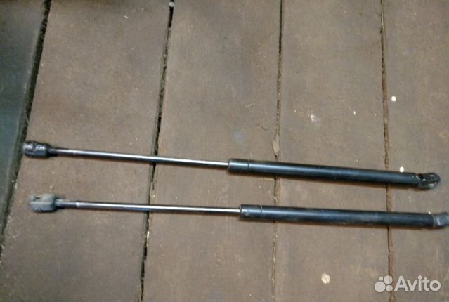 Амортизатор двери багажника Volkswagen Passat Амортизатор двери багажника Volkswagen Passat