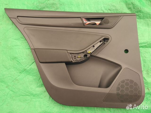 Обшивка двери задней левой Шкода Рапид Обшивка двери задней левой Шкода Рапид