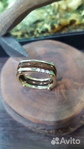 Золотое кольцо с бриллиантами Золотое кольцо с бриллиантами
