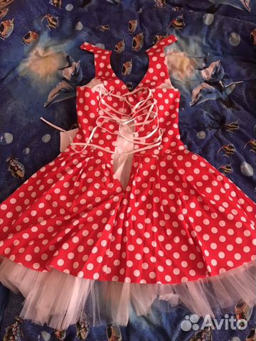 Платье на выпускной красное в горошек пышное летне Платье на выпускной красное в горошек пышное летне