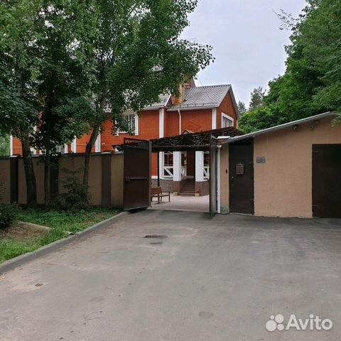Дом 600 м² на участке 12 сот.