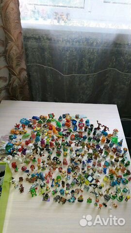 Коробка с игрушками киндер - сюрприз около 3-х кг Коробка с игрушками киндер - сюрприз около 3-х кг
