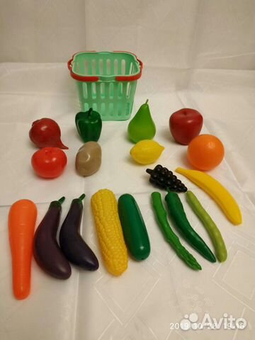 Игрушечные фрукты и овощи