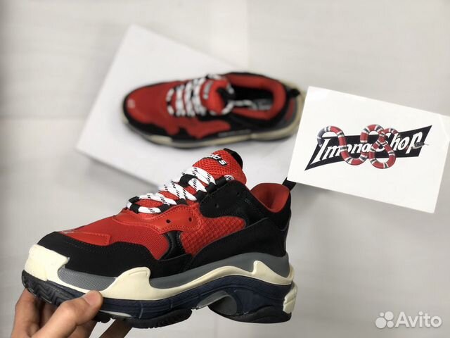Новые Кроссовки Balenciaga Triple S Размеры 36-45 Новые Кроссовки Balenciaga Triple S Размеры 36-45