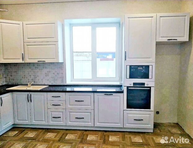 Просторный кухонный гарнитур