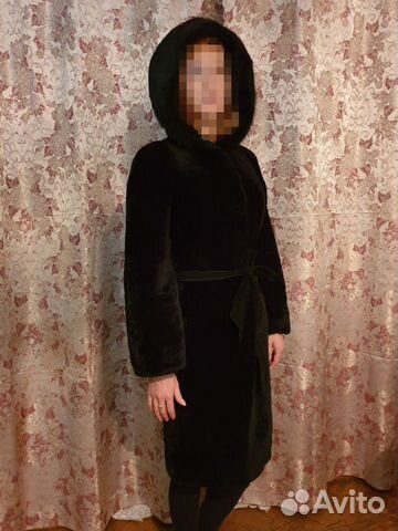 Шуба мутон, капюшон с норковой отделкой Шуба мутон, капюшон с норковой отделкой