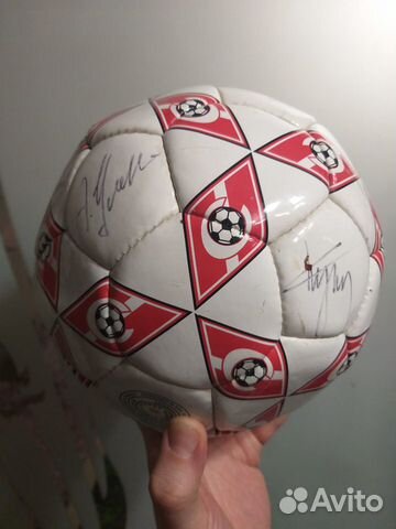 Футбольный мяч с автографами футболистов Спартака