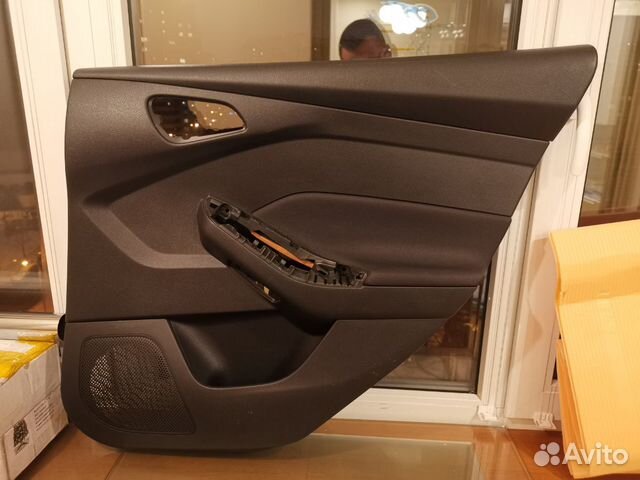 Обшивка задней правой двери Ford focus 3, rest