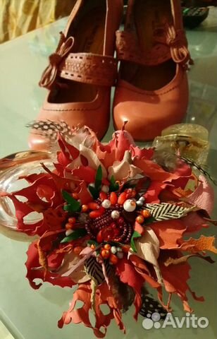 Кожаная брошь