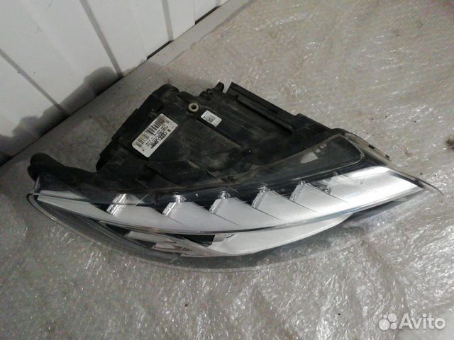 Фара ксенон с дхо передняя правая Audi Q7 1