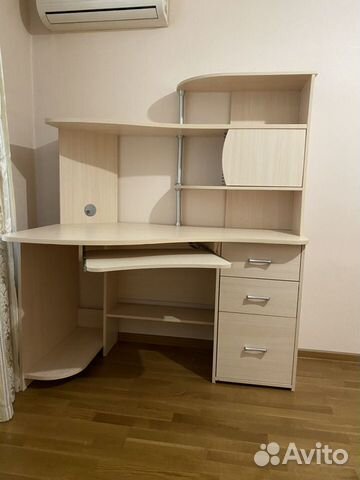 Компьютерный стол.В идеальном состоянии