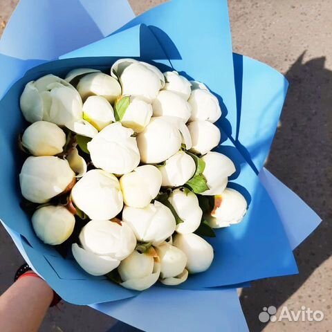 Букет белых пионов