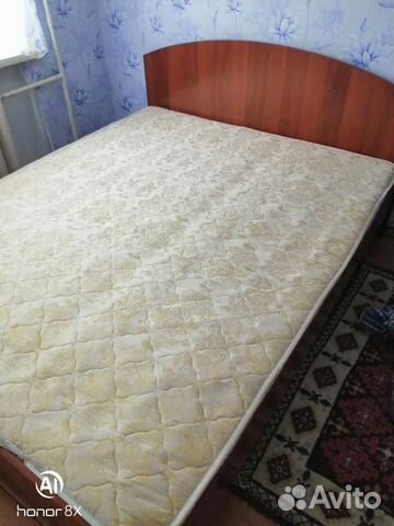 Двуспальная кровать с матрасом Двуспальная кровать с матрасом