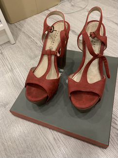 Женские туфли на каблуке