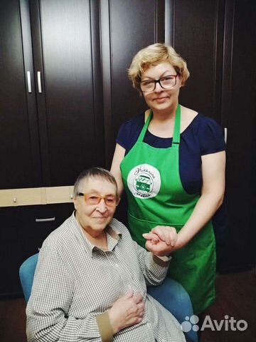 Парикмахер пожилым. Стрижка пенсионеров. Выезд