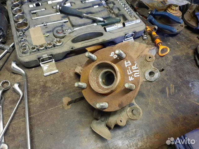 Поворотный кулак правый Ford Focus 2