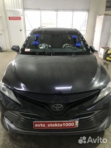 Лобовое стекло на камри