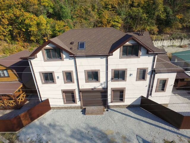 Дом 560 м² на участке 7,5 сот.