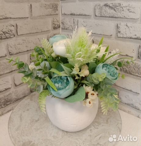 Цветочная композиция в кашпо Зайчик