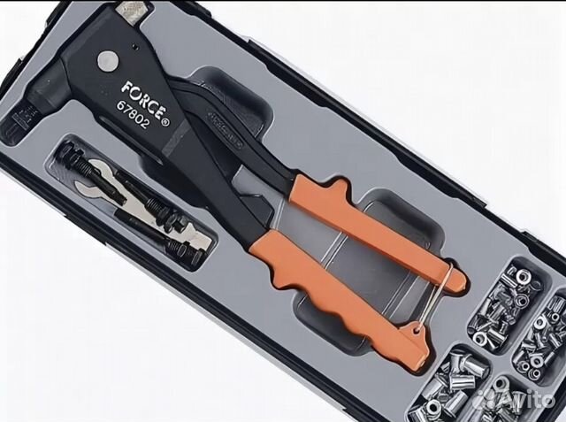 Заклепочник для резьбовых заклепок с заклепками