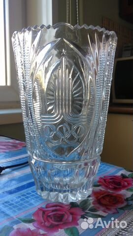 Продам хрустальную вазу с историей спорта, символи