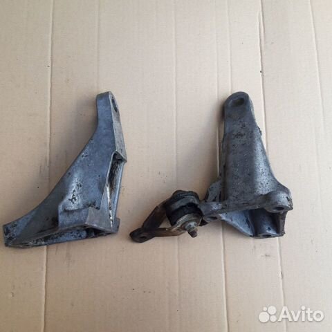 Крепленияя коробки ауди 100 200 с3