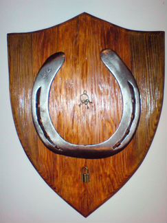 Подкова на панно подарок к новоселью