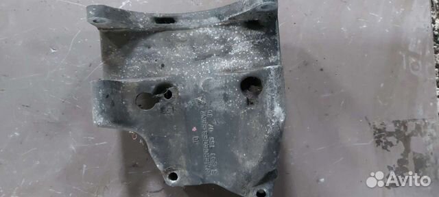 Кронштейн генератора на Mercedes W210