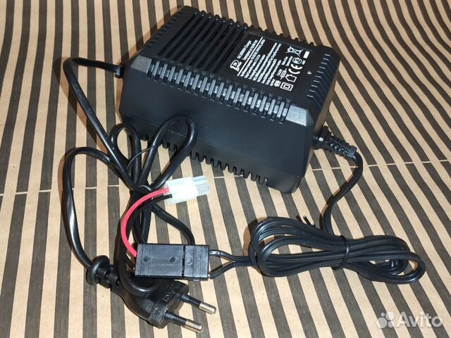 Зарядное устройство для аккумуляторов NiCD и NiMH