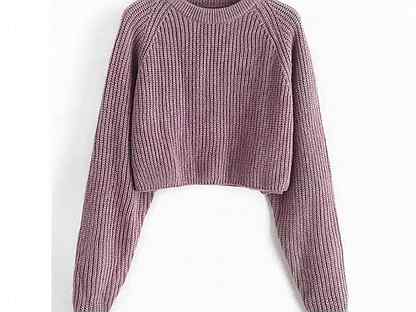 Укороченный вязаный свитер лавандового цвета