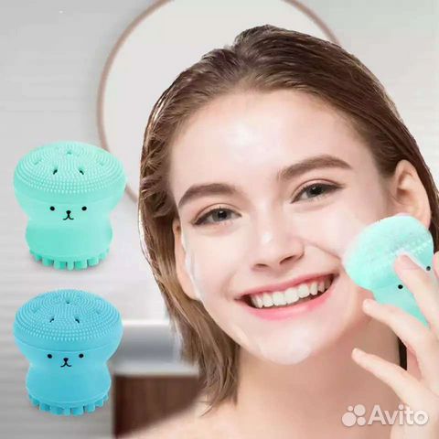 Щетка для чистки лица со встроенным спонжем