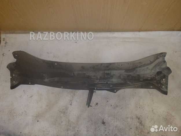 Водосток лобового стекла (жабо) Mazda