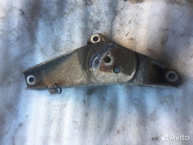 Кронштейн двигателя левый Bmw E39 M57D30