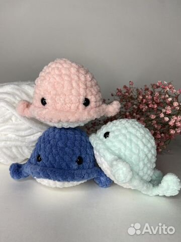 Вязаная игрушка кит
