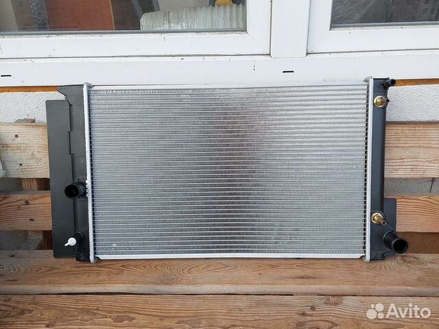 Королла Е150,Аурис радиатор охлаждения 1640037250