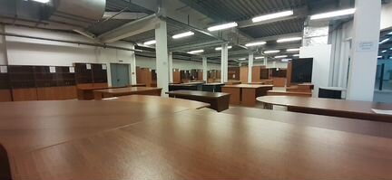 Много офисной мебели Б.У. на 600м2