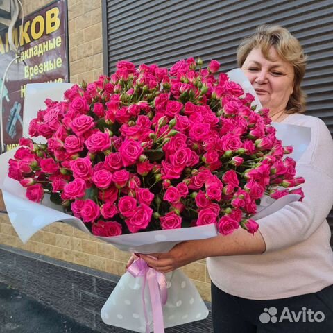 Большой букет кустовых роз цвет в ассортименте