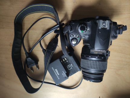 Nikon D40 Kit 18-55mm и Canon EOS 5D Mark II Body