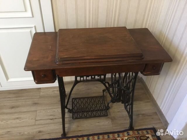 Антикварная швейная машинка Зингер